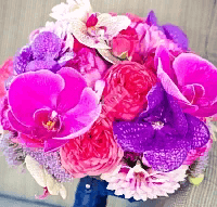Букет невесты из орхидеи пионов и георгинов