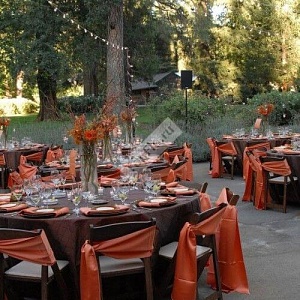 Оформление свадебных столов в шоколадном и оранжевом цветах