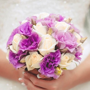 Букет невесты Сиреневый с розой и эустомой