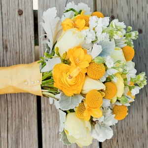Букет невесты из лютиков тюльпанов и краспедии