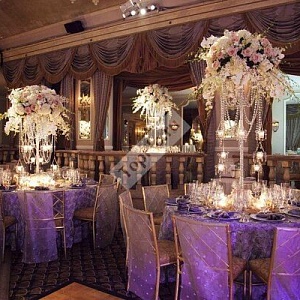 Сиреневое оформление зала свадьбы в стиле шебби шик
