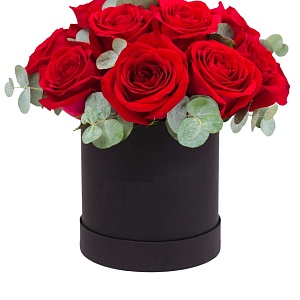 Букет пионовидных роз в шляпной коробке