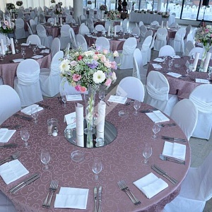 Белое оформление свадебных столов