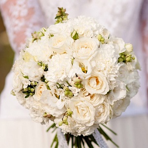 Букет невесты белый с розой