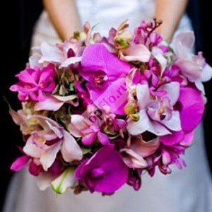 Букет невесты из трёх видов орхидеи