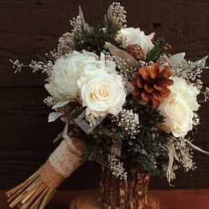 Букет невесты с белыми розами и гвоздиками