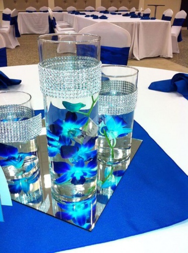 Зеркальная композиция на стол гостей в синем цвете