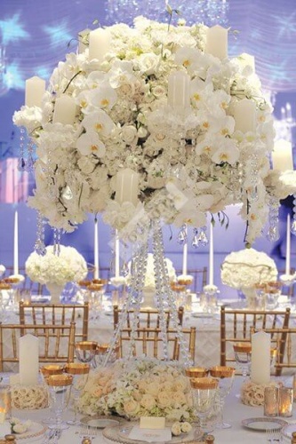 Объемные композиции на столы гостей в белом цвете