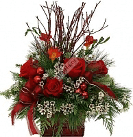 Новогодняя композиция с елью и красными розами