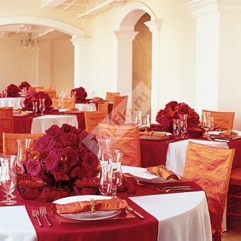 Оформление зала свадьбы в красно оранжевых тонах