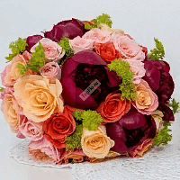 Букет невесты бордово розовый с пионом