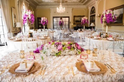 Оформление зала свадьбы лиловыми цветами