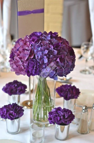Фиолетовая композиция на стол гостей