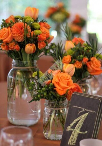 Цветочные композиции на столы гостей для осенней свадьбы