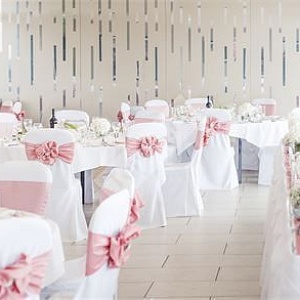 Оформление свадебного зала в розово персиковых тонах