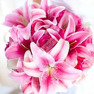 Букет невесты из розовых лилий и роз