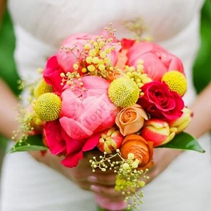 Букет невесты жёлтой-розовый с пионом