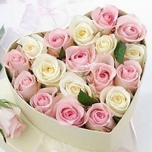 Шляпная коробка сердце с розами