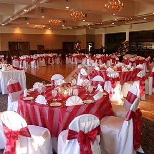 Оформление зала свадьбы в красно белом цвете