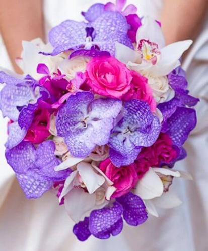 Букет невесты из орхидеи и кустовых роз