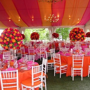 Оформление шатра в розовом и оранжевом цветах