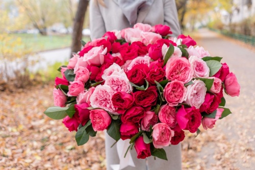 Букет красно-розовых роз