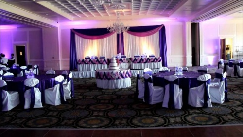 Оформление зала свадьбы в фиолетовом цвете