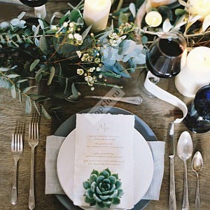 Оформление стола гостей с каменными розами