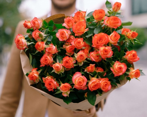 Букет оранжевых кустовых роз