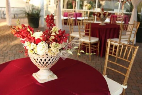 Оформление свадебного зала в цвете марсала