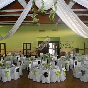 Оформление зала свадьбы с салатовыми элементами
