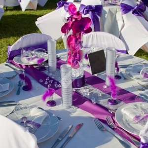 Оформление свадебного стола в лиловом цвете