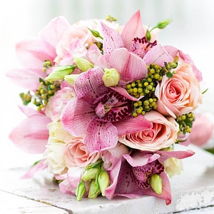 Букет невесты розовый с орхидеей