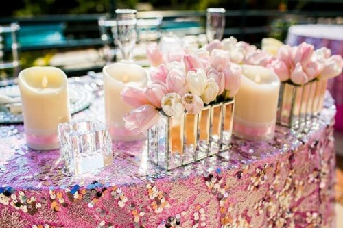Украшение свадебного стола тюльпанами и свечами