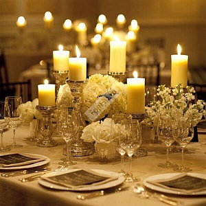 Украшение стола гостей со свечами