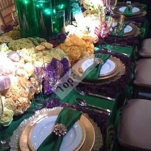 Оформление свадебного стола в изумрудном цвете