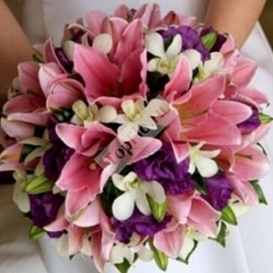Букет невесты с лилиями лизиантусом