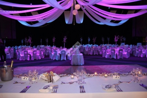 Оформление свадебного зала в лиловом цвете