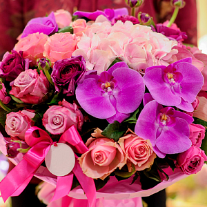 Букет розово сиреневый с орхидеей и гортензией