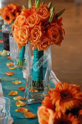 Украшение свадебного стола в оранжевых и бирюзовых тонах