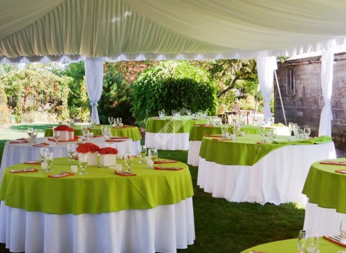 Оформление свадебного шатра в зеленом цвете