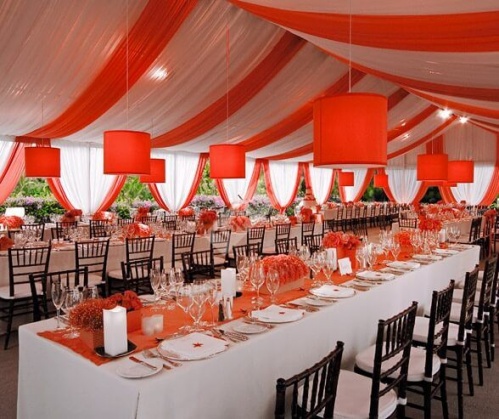 Оформление свадебного шатра в оранжевом цвете