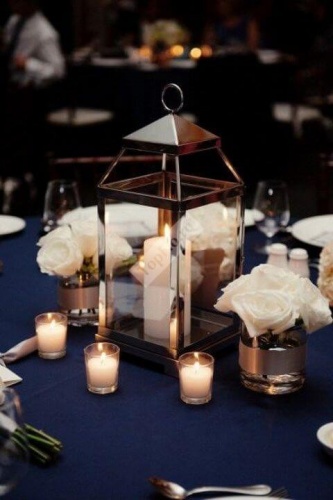 Цветочная композиция на стол гостей со свечами