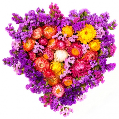 Букет в форме сердца с нежными цветками