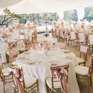Оформление зала свадьбы в бледно розовых тонах