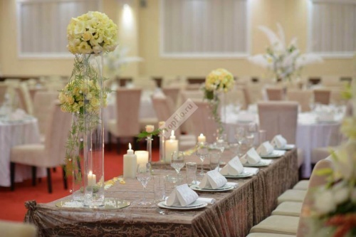 Оформление зала свадьбы в коричневых и бежевых тонах