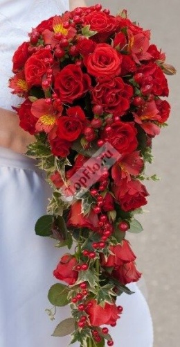 Каскадный букет невесты из красных роз и альстромерий