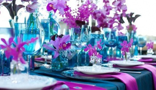 Оформление свадебного стола в лиловых и голубых тонах