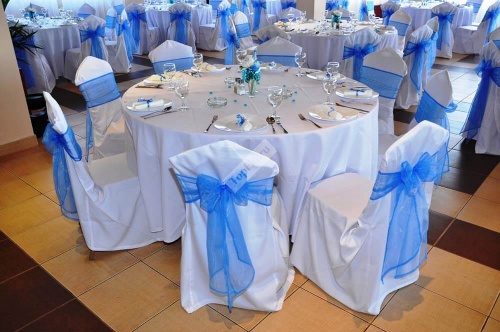 Оформление зала свадьбы синим капроном