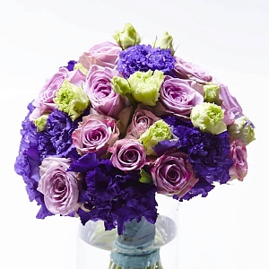 Букет невесты сиренево фиолетовый с розой